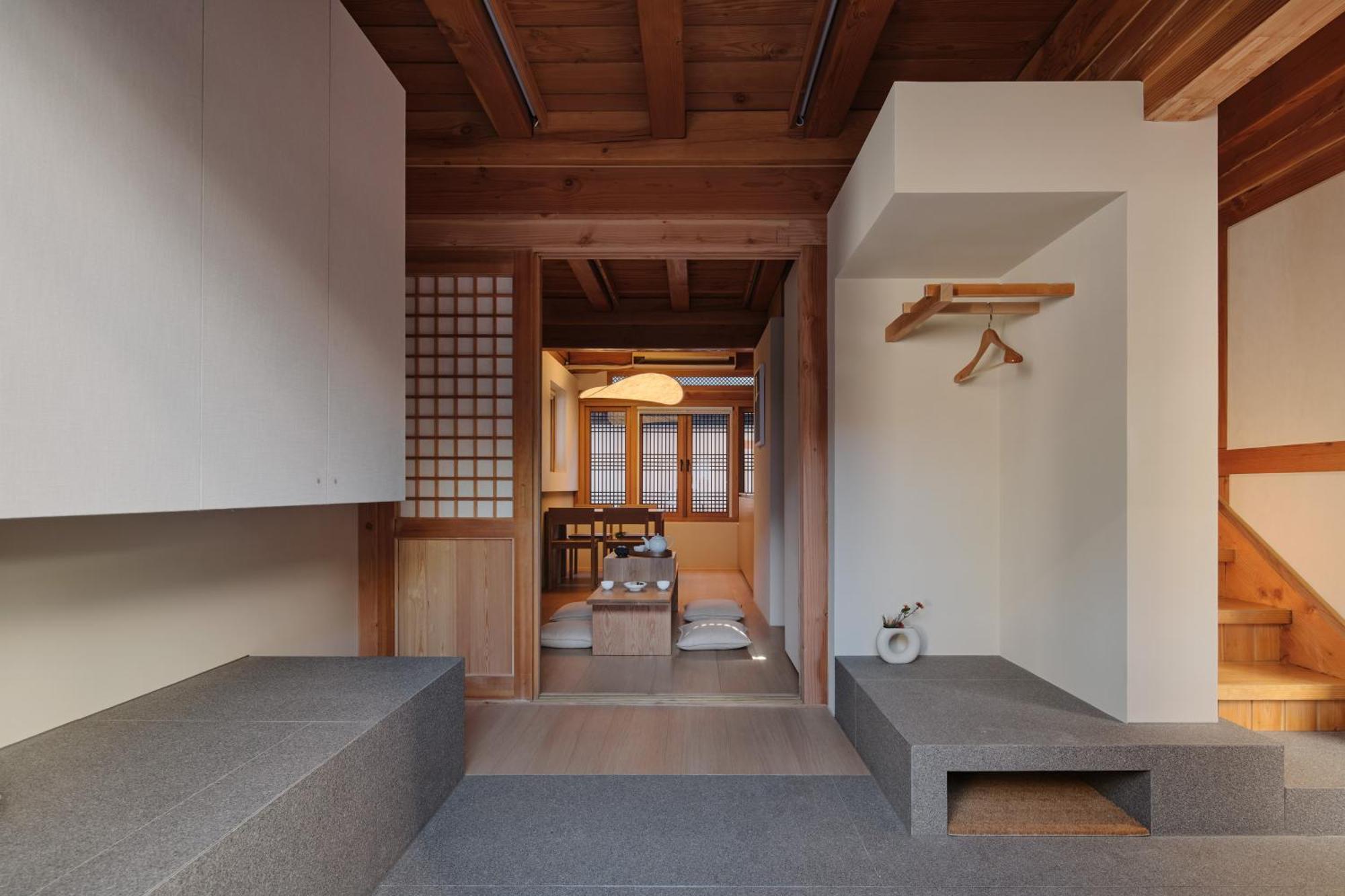 The Korean Traditional Hanok In Downtown Seoul For Convenient Public Transportation - Seoul Ari Экстерьер фото